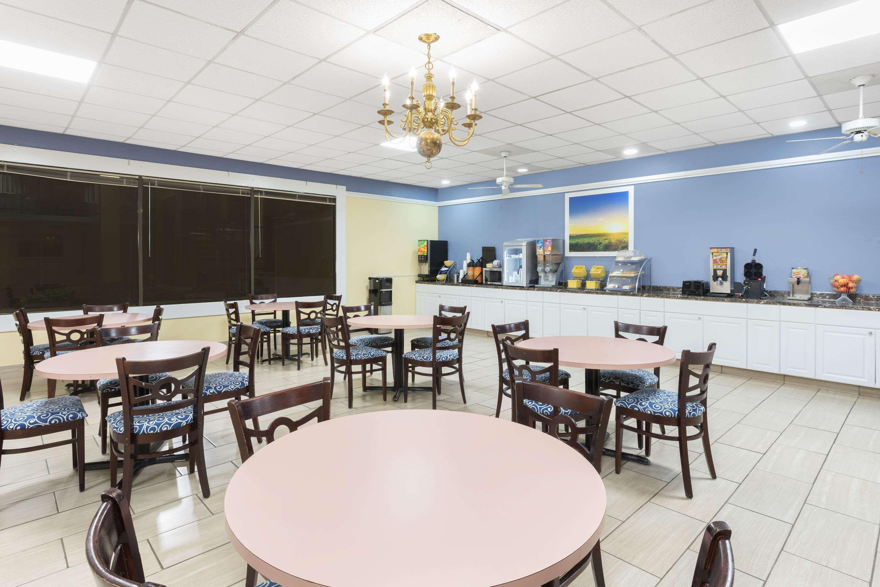 Days Inn By Wyndham Orangeburg South מראה חיצוני תמונה