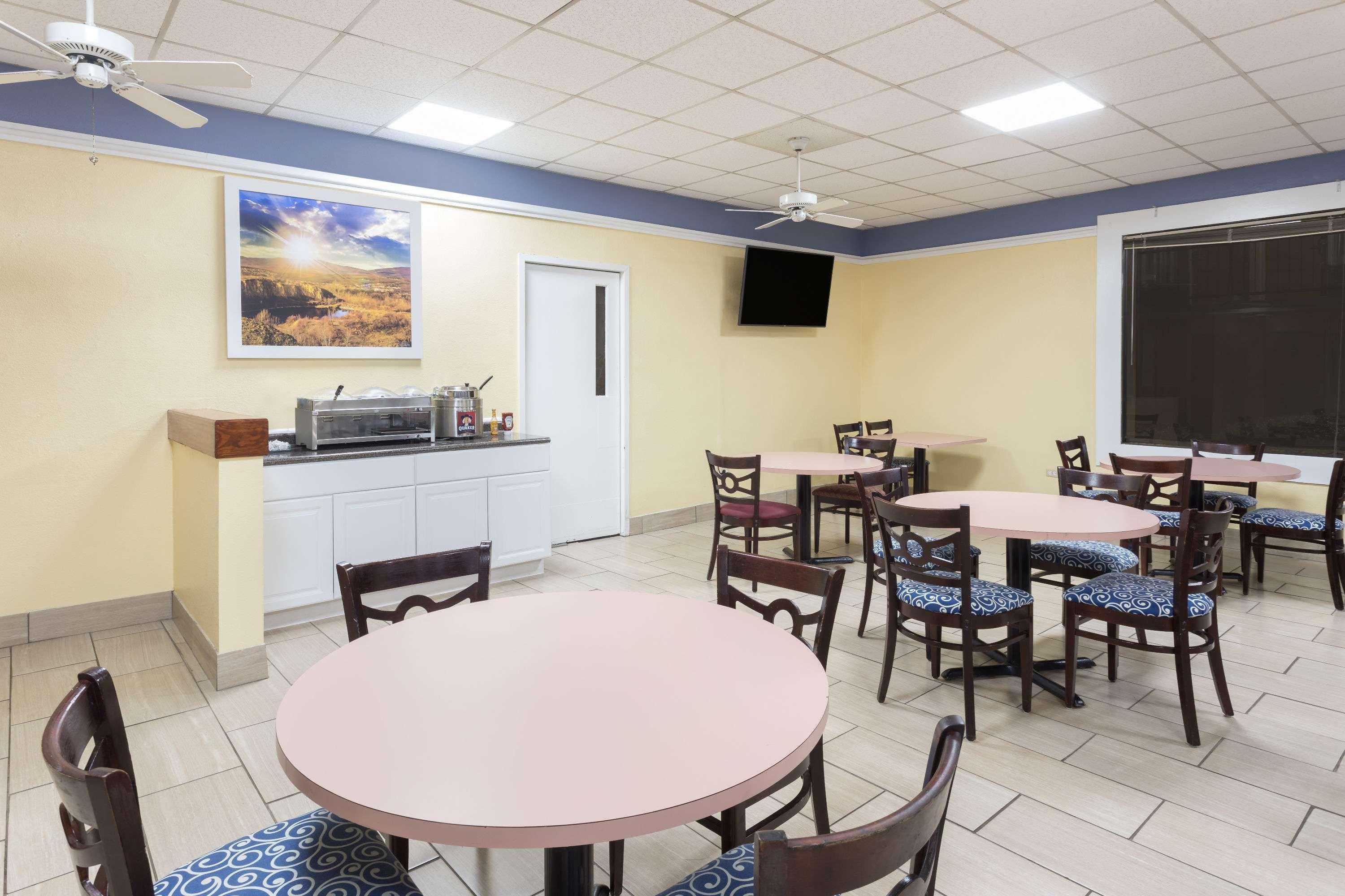 Days Inn By Wyndham Orangeburg South מראה חיצוני תמונה